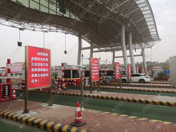昌北机场收费站,LED广告机,LED广告机厂家 (13).jpg