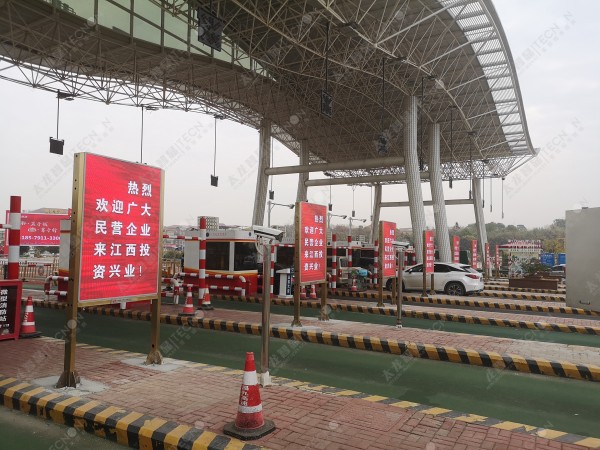 昌北机场收费站,LED广告机,LED广告机厂家 (1).jpg