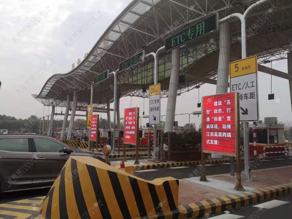 昌北机场收费站,LED广告机,LED广告机厂家 (14).jpg