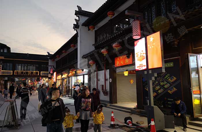 光影织就文旅新图景：南京夫子庙 LED 灯杆屏的文化赋能实践